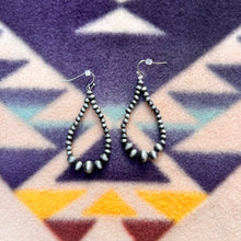 Load image into Gallery viewer, Wrenlee Silver Pearl Earrings
