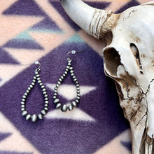 Load image into Gallery viewer, Wrenlee Silver Pearl Earrings